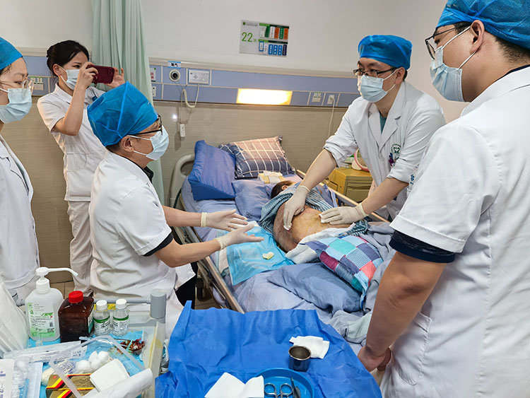 风险久久久久久亚洲精品影院