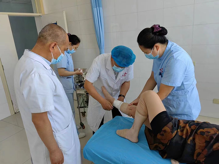 风险久久久久久亚洲精品影院