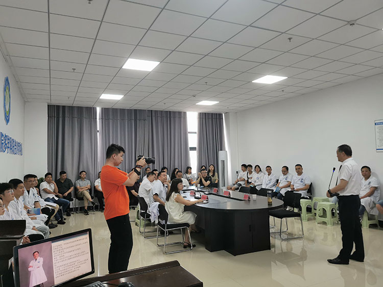 风险久久久久久亚洲精品影院