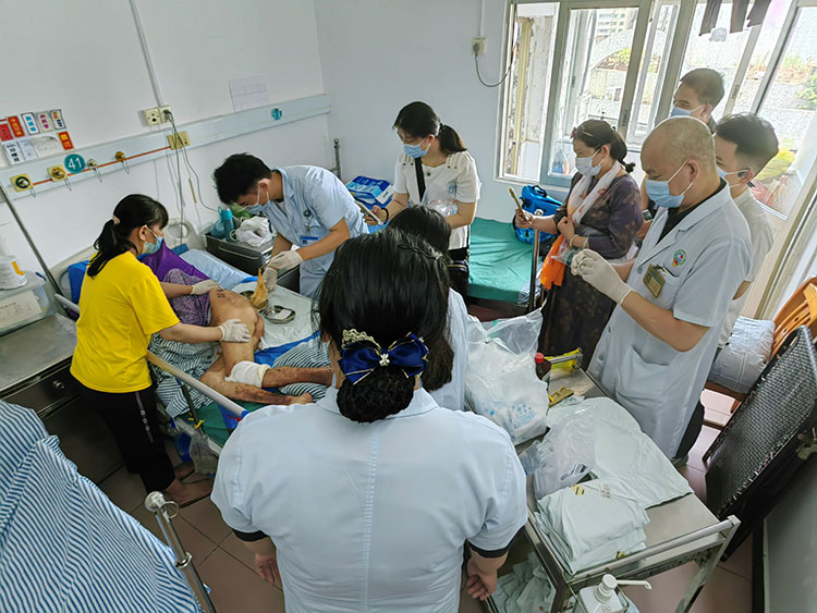 风险久久久久久亚洲精品影院