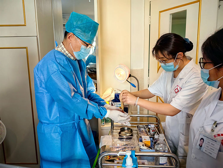 风险久久久久久亚洲精品影院