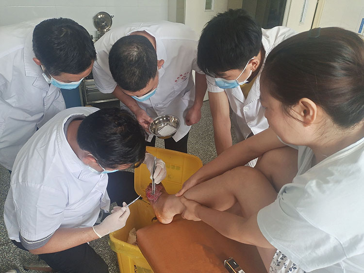 风险久久久久久亚洲精品影院