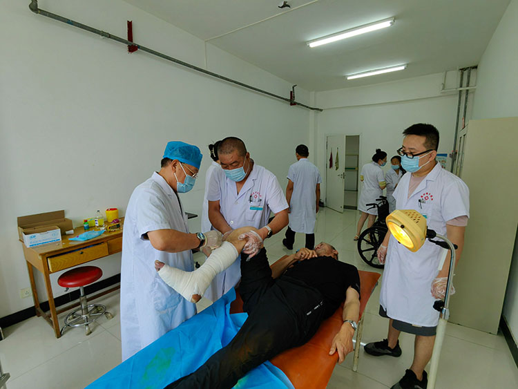 风险久久久久久亚洲精品影院