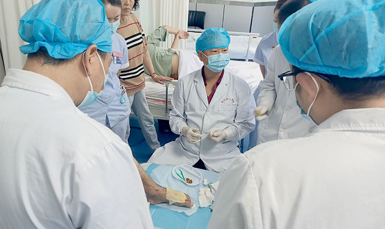 风险久久久久久亚洲精品影院