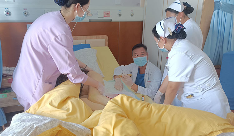 风险久久久久久亚洲精品影院