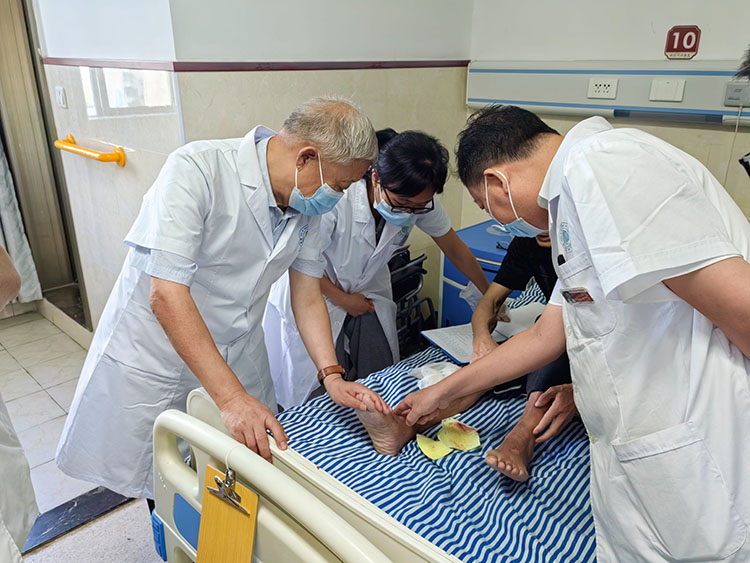 风险久久久久久亚洲精品影院