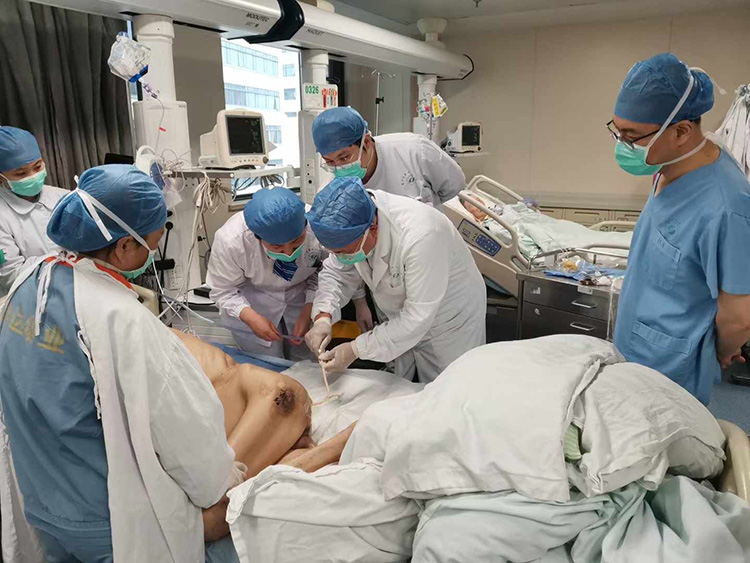 风险久久久久久亚洲精品影院