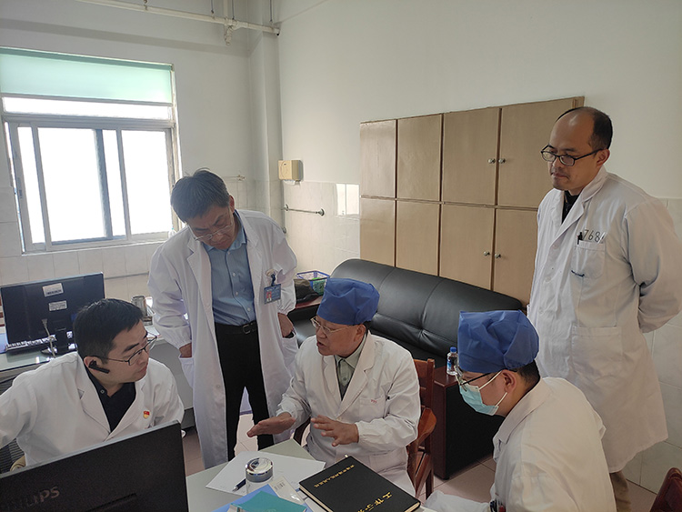 风险久久久久久亚洲精品影院