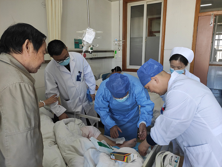 风险久久久久久亚洲精品影院