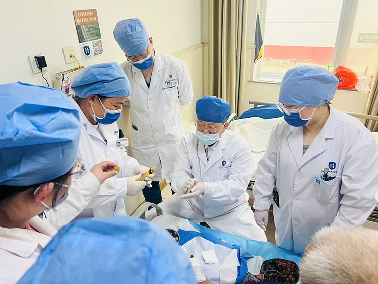 风险久久久久久亚洲精品影院