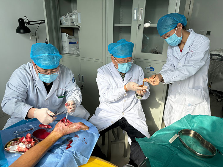 风险久久久久久亚洲精品影院