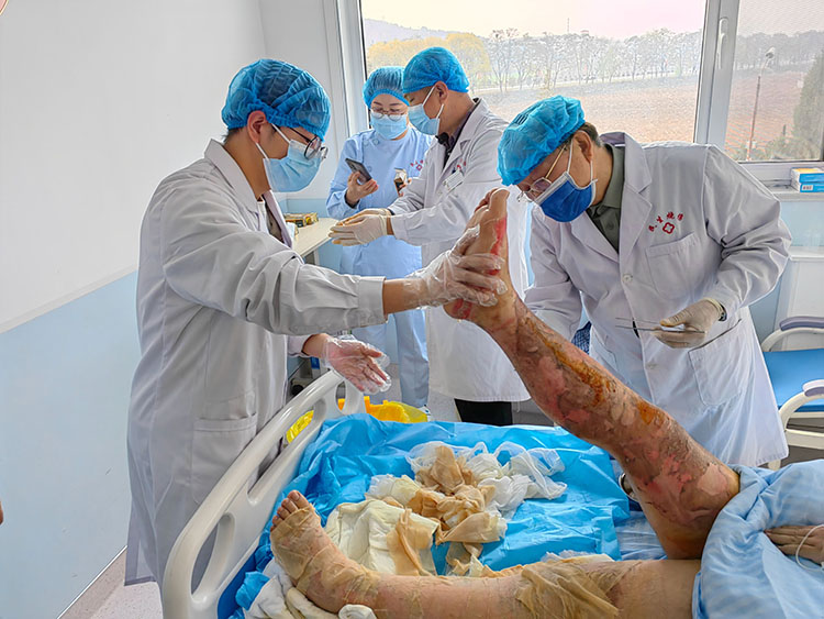 风险久久久久久亚洲精品影院