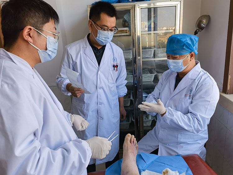 风险久久久久久亚洲精品影院