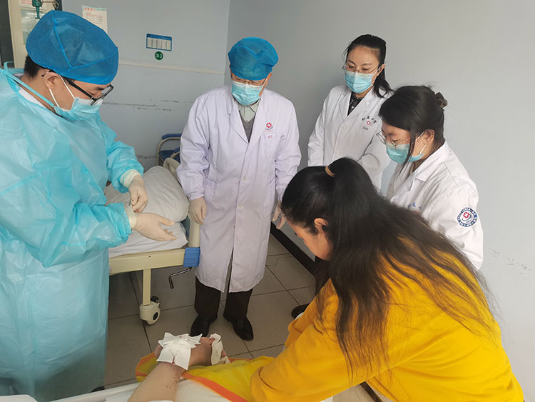 风险久久久久久亚洲精品影院