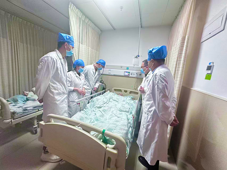 风险久久久久久亚洲精品影院