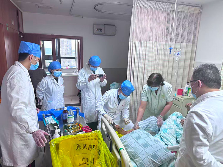 风险久久久久久亚洲精品影院