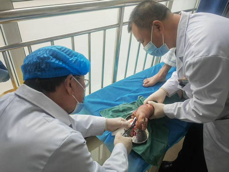 风险久久久久久亚洲精品影院