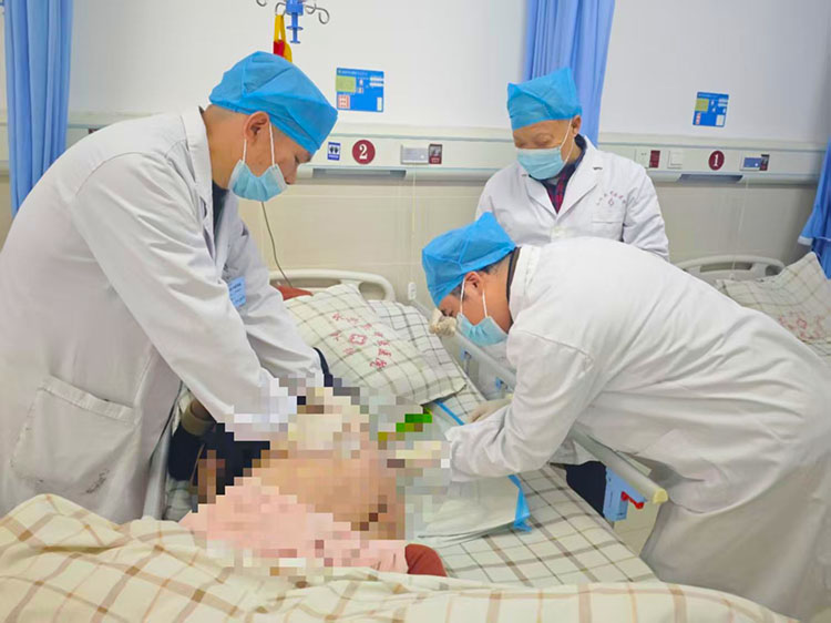 风险久久久久久亚洲精品影院