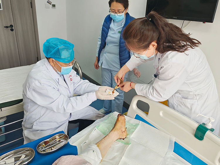 风险久久久久久亚洲精品影院