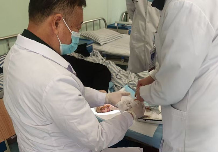 风险久久久久久亚洲精品影院