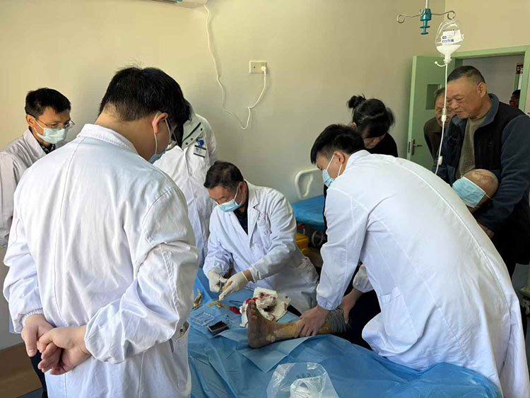 风险久久久久久亚洲精品影院