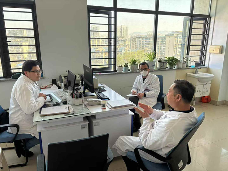 风险久久久久久亚洲精品影院