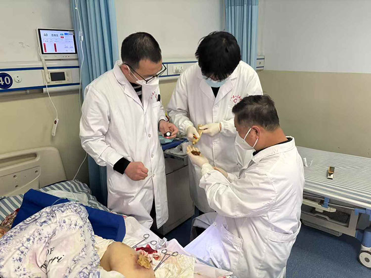 风险久久久久久亚洲精品影院