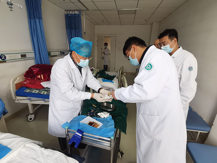 风险久久久久久亚洲精品影院