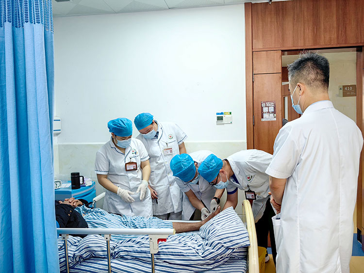 风险久久久久久亚洲精品影院