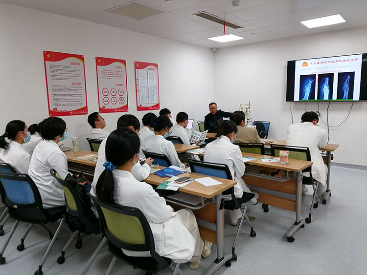 风险久久久久久亚洲精品影院