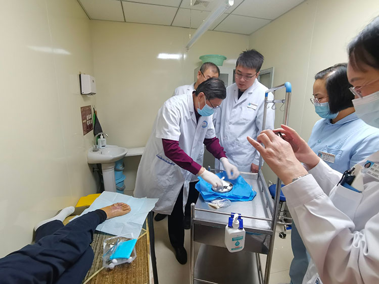 风险久久久久久亚洲精品影院