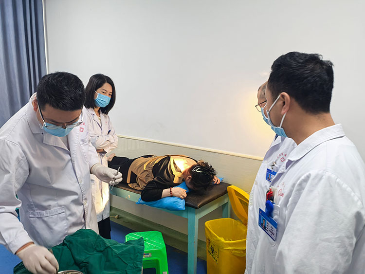 风险久久久久久亚洲精品影院