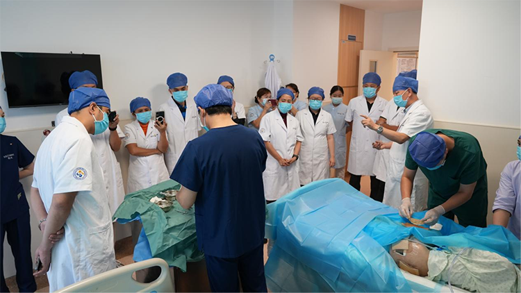 风险久久久久久亚洲精品影院