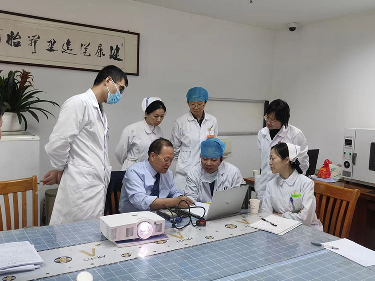 风险久久久久久亚洲精品影院