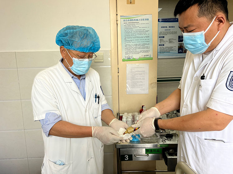 风险久久久久久亚洲精品影院