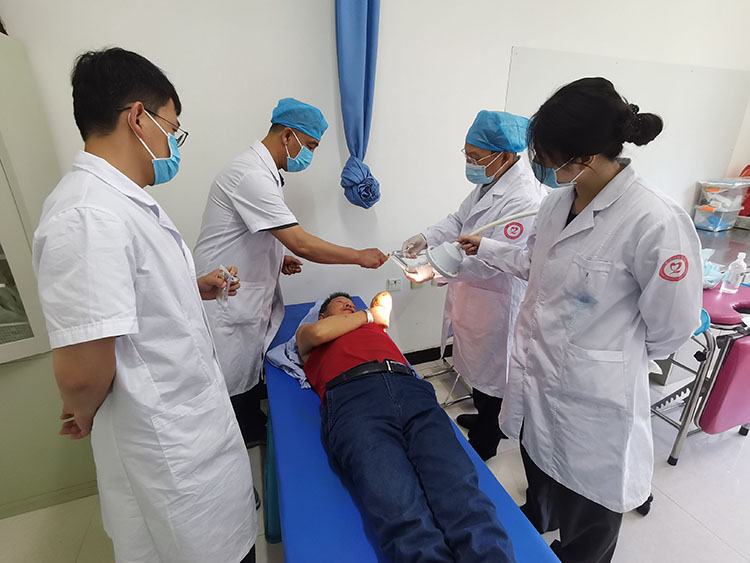 风险久久久久久亚洲精品影院