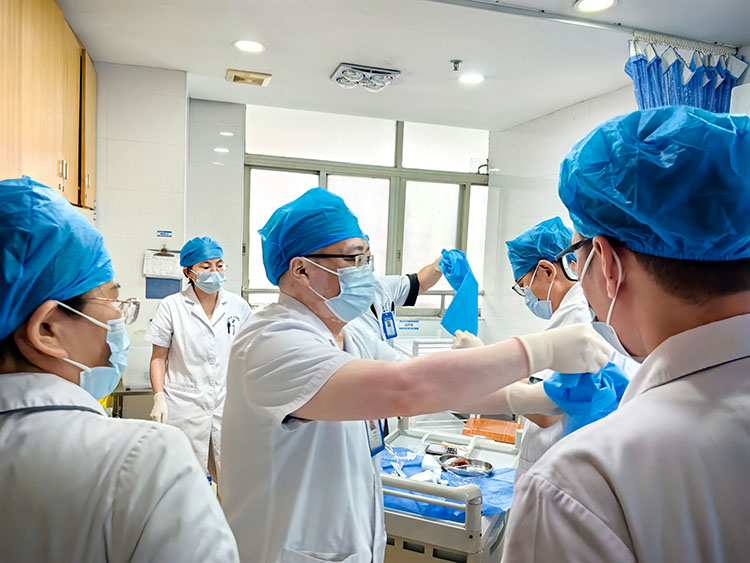 风险久久久久久亚洲精品影院