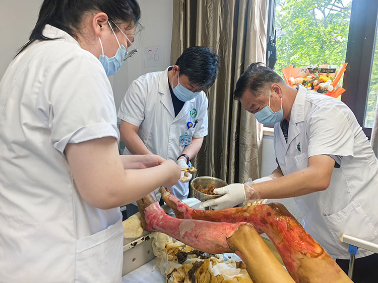 风险久久久久久亚洲精品影院