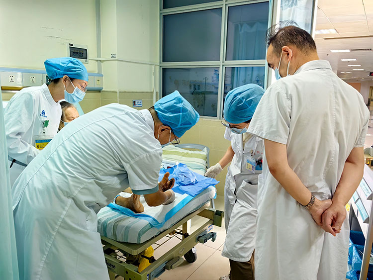 风险久久久久久亚洲精品影院