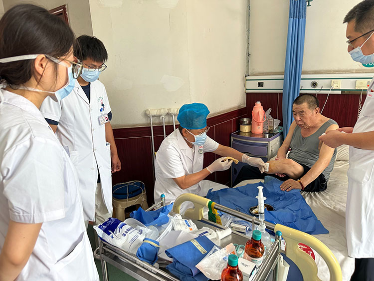 风险久久久久久亚洲精品影院