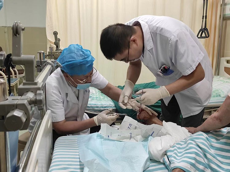 风险久久久久久亚洲精品影院