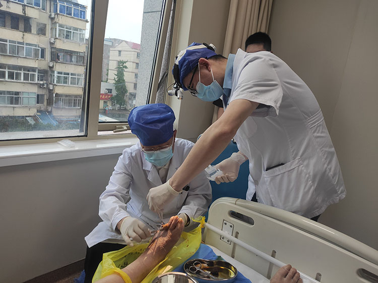 风险久久久久久亚洲精品影院