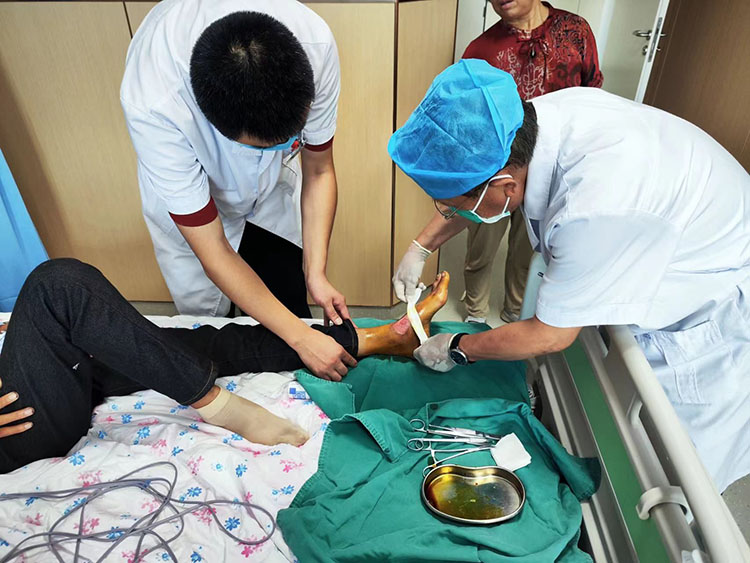 风险久久久久久亚洲精品影院