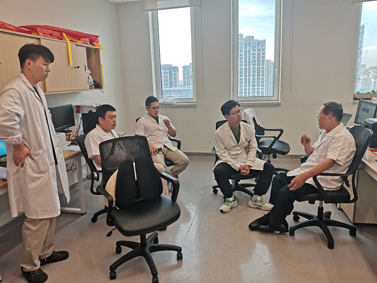 风险久久久久久亚洲精品影院