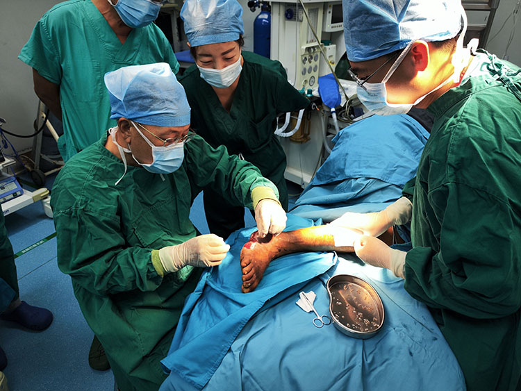 风险久久久久久亚洲精品影院