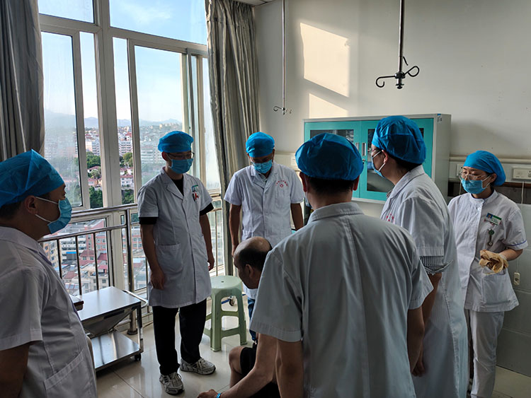 风险久久久久久亚洲精品影院