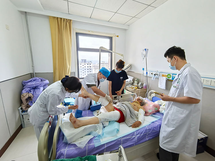 风险久久久久久亚洲精品影院