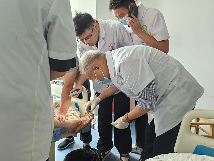 风险久久久久久亚洲精品影院