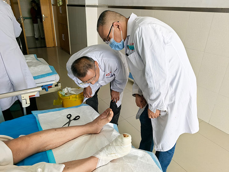 风险久久久久久亚洲精品影院