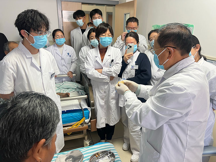 风险久久久久久亚洲精品影院